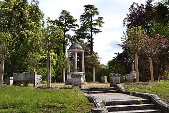 Thumbnail of 07-3-4_DSC_1070templea.JPG